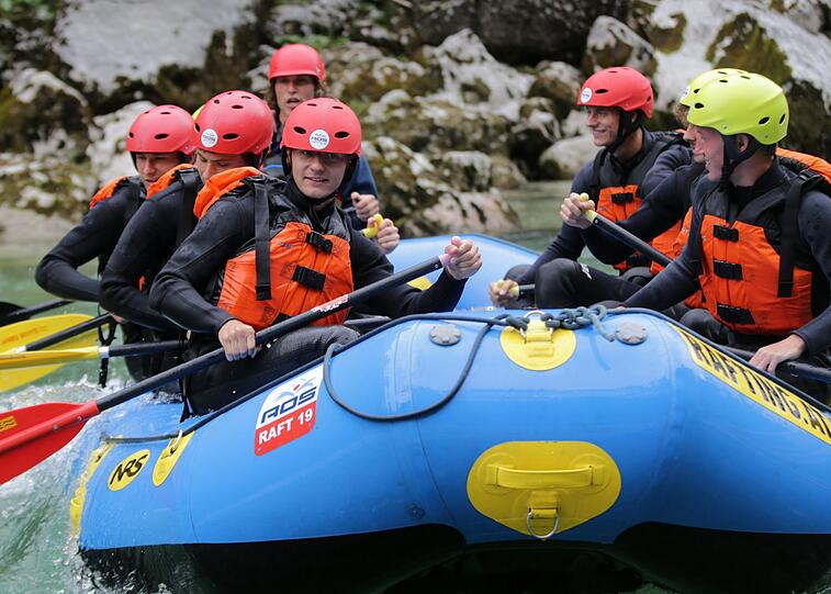 Volle Action! Die Löwen hatten sichtlich Spaß beim Wildwasser-Rafting auf der Salzach.