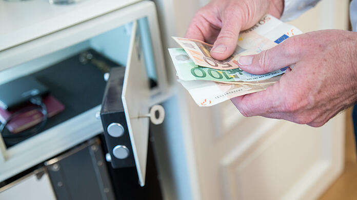 Als der Chef Anfang Juni wieder in München eintraf, war der Tresor leer und das Geld verschwunden. (Symbolbild)