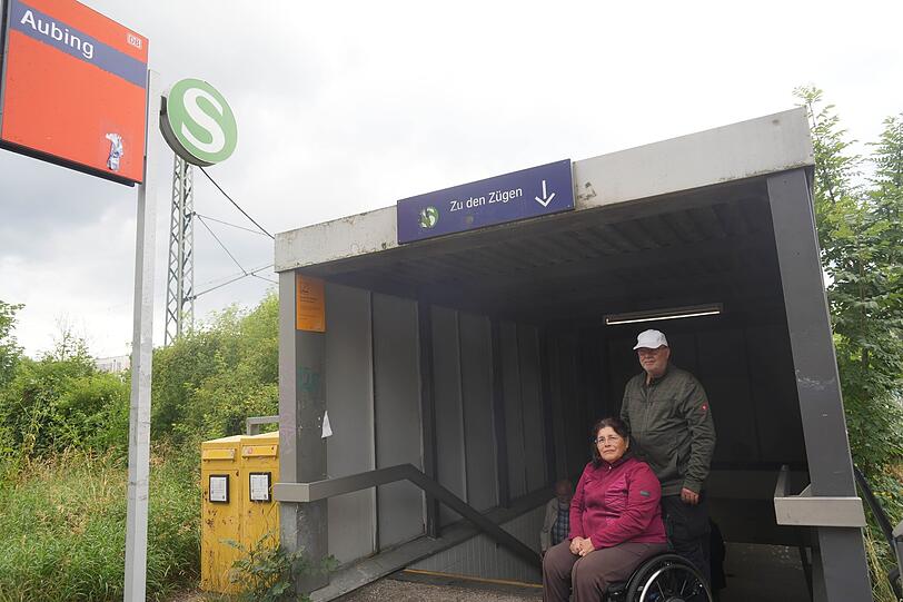 Ein großes Ärgernis: Der S-Bahnhof Aubing hat keinen Aufzug. Die Treppen sind für Rollstuhlfahrer nicht nutzbar.