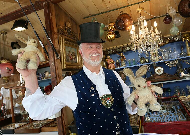 Trödel nicht nur für Trachtler: Viele Münchner besuchten am Wochenende die Auer Dult am Mariahilfplatz