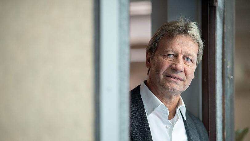 Ex-Fußballer Guido Buchwald kritisiert die Transferpolitik des VfB in den vergangenen Jahren.