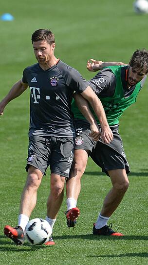 Aber auch Xabi Alonso ist sehr ballsicher, wie dieses Bild zeigt.