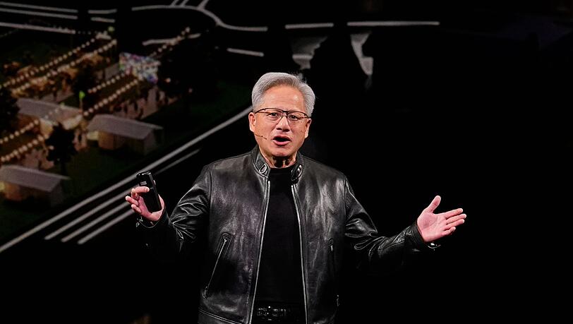 Aus Sicht von Nvidia-Chef Jensen Huang schw&auml;cht sich der KI-Boom noch lange nicht ab. (Archivbild)
