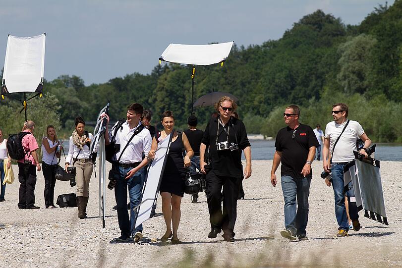 Nackt-Shooting an der Isar: Polizei bremst Star-Fotografen. Die Bilder.