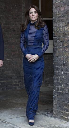 Herzogin Kate in einem Kleid des indischen Designers Saloni