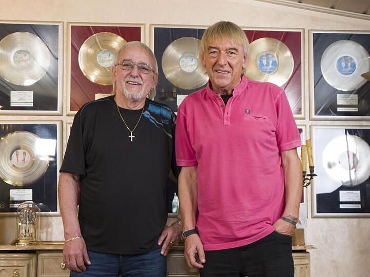 Karl-Heinz Ulrich (71, l) und sein Bruder Bernd Ulrich (69, r) führen als die Amigos die Charts an.