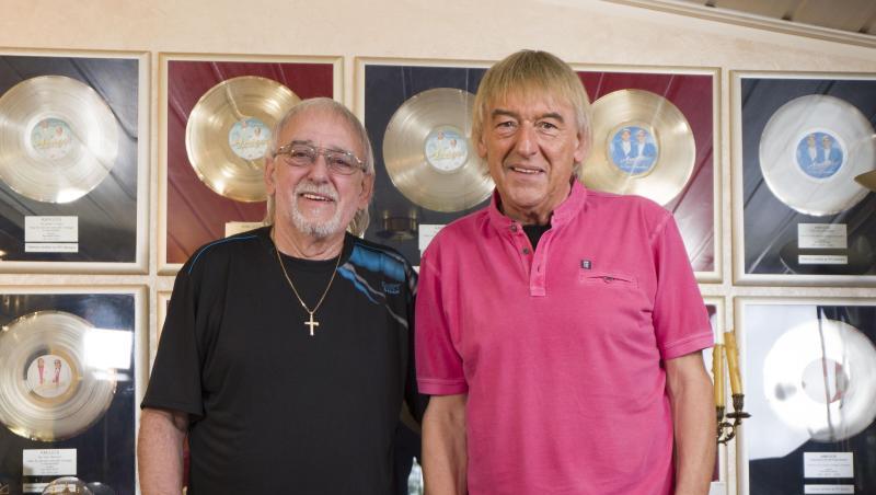 Karl-Heinz Ulrich (71, l) und sein Bruder Bernd Ulrich (69, r) führen als die Amigos die Charts an.