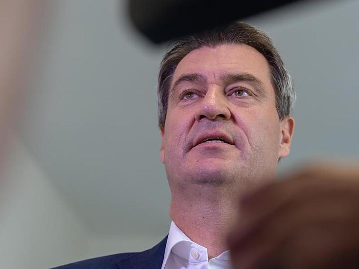 Markus Söder (CSU), Ministerpräsident von Bayern und CSU-Parteivorsitzender, während eines Redebeitrags. Foto: Peter Kneffel/Archiv