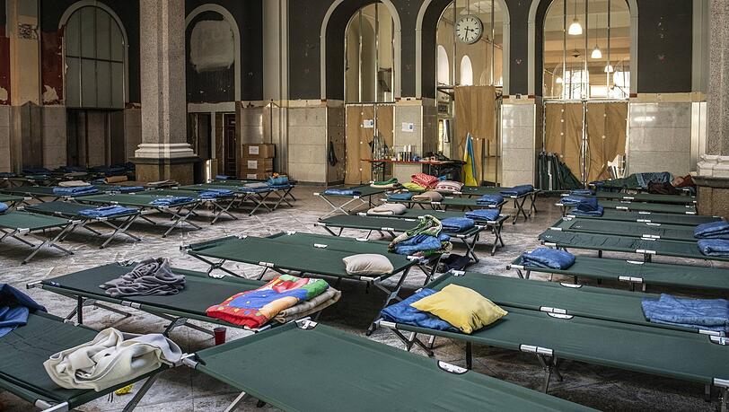 Nachdem Russland 2022 die Ukraine überfallen hatte, richtete die Caritas am Hauptbahnhof eine Erstaufnahmestelle ein. Momentan kommen allerdings nicht mehr so viele an.
