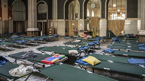 Nachdem Russland 2022 die Ukraine überfallen hatte, richtete die Caritas am Hauptbahnhof eine Erstaufnahmestelle ein. Momentan kommen allerdings nicht mehr so viele an.