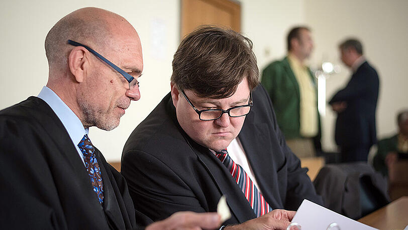 Matthias Schneiderbanger (r.) mit seinem Anwalt bei der gestrigen Verhandlung. Matthias Schneiderbanger (r.) mit seinem Anwalt bei der gestrigen Verhandlung.