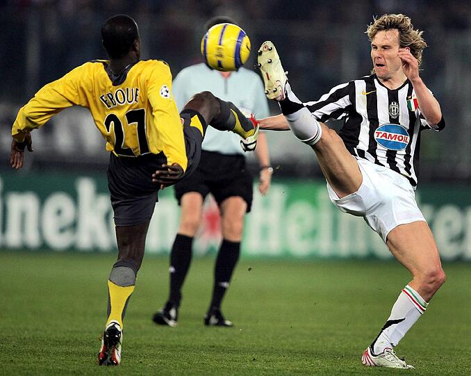 Mittelfeld: Pavel Nedvìd (r.)
Team des Jahres: 3 (2003, 04, 05)
Aktuelles Team: - (Karriere beendet)