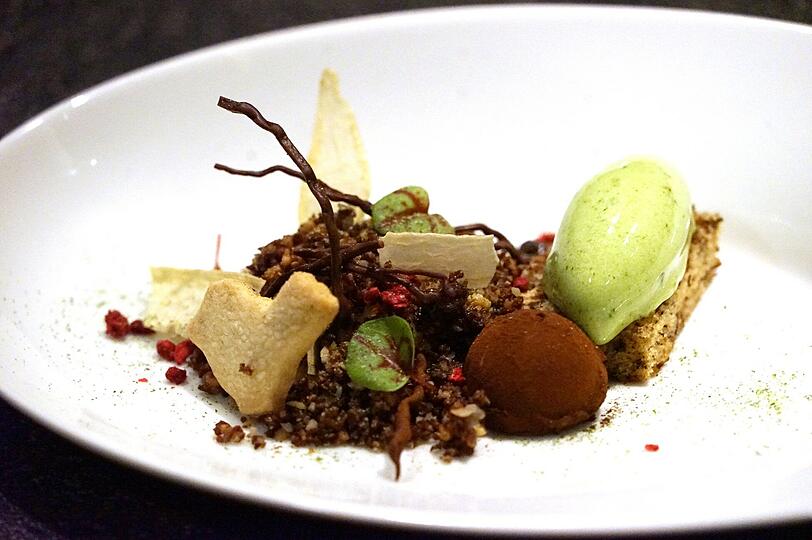 5. Gang: Zitrus-Panna-Cotta, Banane und Petersilie