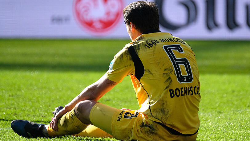 Muss er nochmal passen? Sebastian Boenisch, Profi des TSV 1860, musste das Mittwochstraining abbrechen. Muss er nochmal passen? Sebastian Boenisch, Profi des TSV 1860, musste das Mittwochstraining abbrechen.