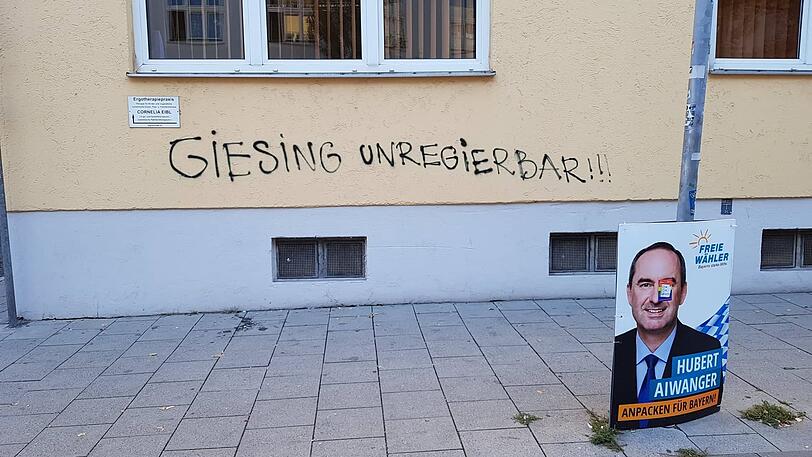 Wüste Beschimpfungen und Angst vor Gentrifizierung: In Giesing haben am 14. Oktober 2018 rund 30 Vandalen ihren Unmut an Häuser in der Aignerstraße, Alpenrosenstraße und am Alpenplatz geschmiert.