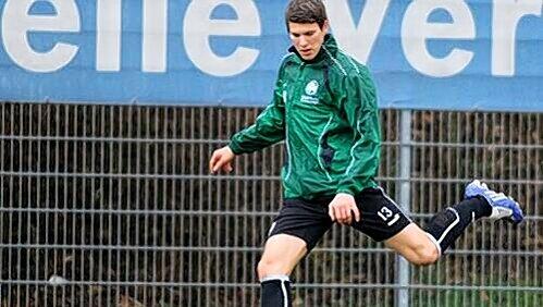 Kommt aus der Schalker A-Jugend und ist ein gelernter Innenverteidiger: Der 18-jährige Richard Weber, zurzeit Trainingsgast bei Greuther Fürth. Kommt aus der Schalker A-Jugend und ist ein gelernter Innenverteidiger: Der 18-jährige Richard Weber, zurzeit Trainingsgast bei Greuther Fürth.