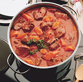 Auch Suppe hat Kalorien: Ein Teller Gulaschsuppe (250 ml) entspricht 260 Kcal, 
ein Teller Leberknödelsuppe (250 ml) 160 Kcal.