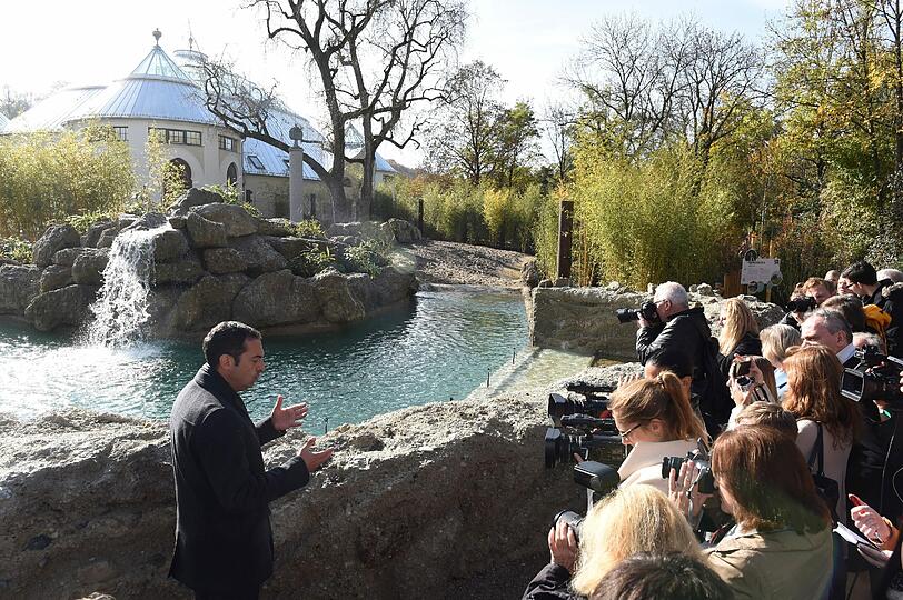 Rasem Baban erklärt das neue Haus.