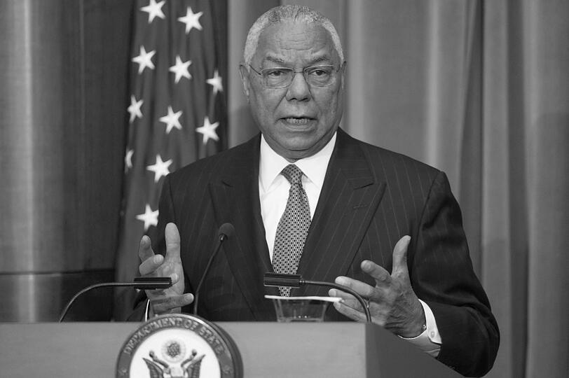 Der frühere US-Außenminister Colin Powell ist tot. Wie seine Familie mitteilt, starb der langjährige Republikaner am 18. Oktober an Covid-19. Powell war von 2001 bis 2005 Chefdiplomat unter Präsident George W. Bush. Er war doppelt geimpft.