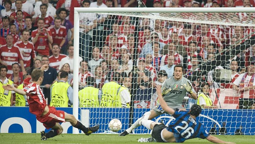 Müller vergibt im Finale von 2010 kurz nach der Pause die große Chance gegen Inter Mailand. Müller vergibt im Finale von 2010 kurz nach der Pause die große Chance gegen Inter Mailand.
