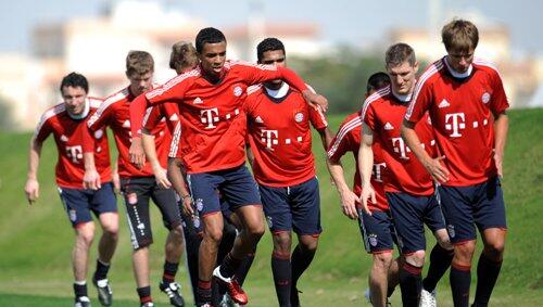 Am Dienstag trainierte Luiz Gustavo (vorne l.) zum ersten Mal mit seinen neuen Kollegen. Am Dienstag trainierte Luiz Gustavo (vorne l.) zum ersten Mal mit seinen neuen Kollegen.