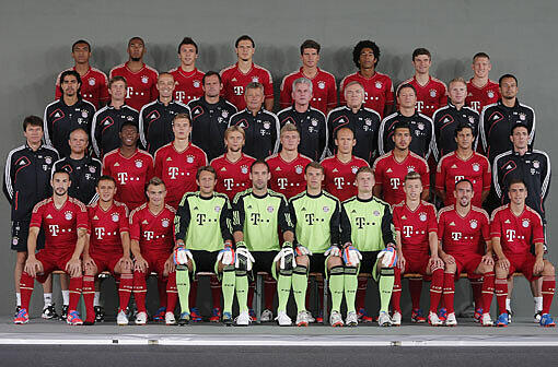 Neues Mannschaftsfoto: Die Stars des FC Bayern posieren für die Kamera.