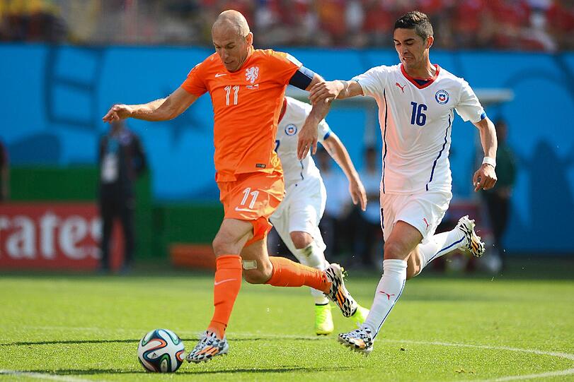 TOPS: ARJEN ROBBEN: Spieler der Vorrunde. Besser als der gute Messi. Besser als der starke Neymar. In der Form seines Lebens.