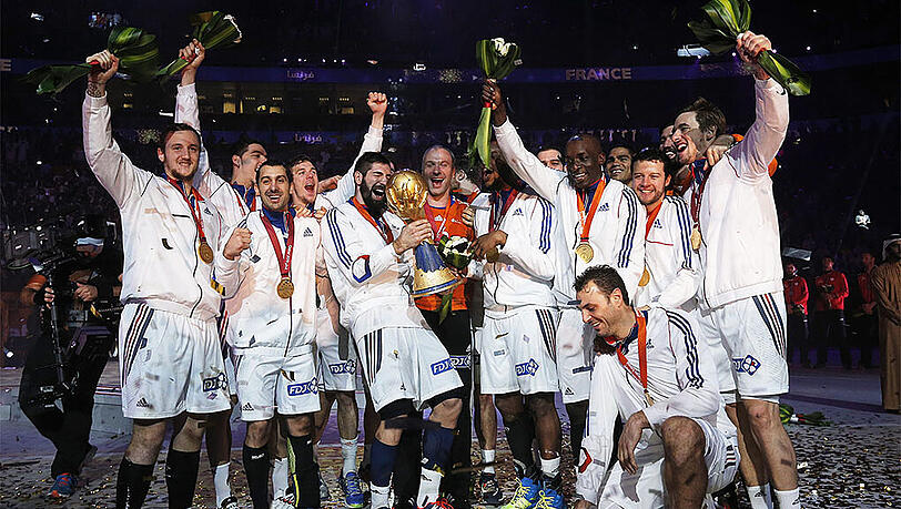 Nikola Karabatic (M.) und Co. mussten den Handball-WM-Titel zunächst ohne Alkohol feiern. Nikola Karabatic (M.) und Co. mussten den Handball-WM-Titel zunächst ohne Alkohol feiern.