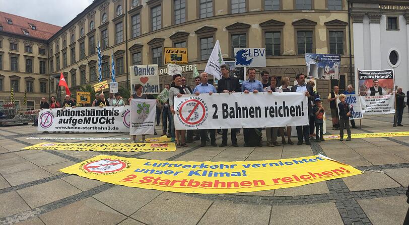 Protestdemo gegen die dritte Startbahn am Freitag in der Neuhauser Straße.