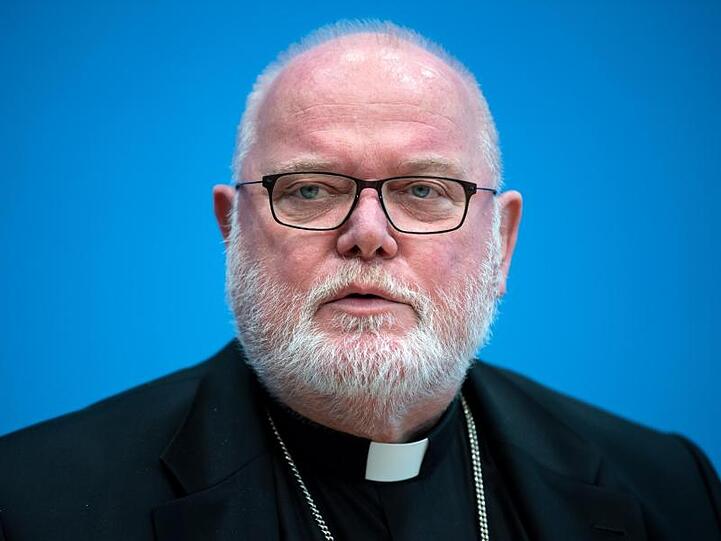 Kardinal Reinhard Marx, Erzbischof von München und Freising, schaut in die Runde. Foto: Bernd von Jutrczenka/dpa/Archivbild
