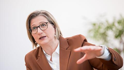 Die saarländische SPD-Landeschefin Anke Rehlinger hat Söder für viel "heiße Luft" im Umgang mit dem Saarland kritisiert.