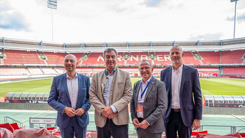 Werben f&uuml;r N&uuml;rnberg als Finals-Gastgeber: B&uuml;rgermeister Kriegelstein, Ministerpr&auml;sident S&ouml;der, Landessportbund-Chef Ammon und FCN-Vorstand Rossow (v.l.n.r.)