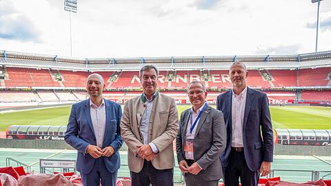Werben f&uuml;r N&uuml;rnberg als Finals-Gastgeber: B&uuml;rgermeister Kriegelstein, Ministerpr&auml;sident S&ouml;der, Landessportbund-Chef Ammon und FCN-Vorstand Rossow (v.l.n.r.)