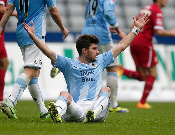 MORITZ STOPPELKAMP NOTE: 3
Zunächst auf der Bank, bei seiner ersten Aktion aber gleich mit einem klasse Schuss, aus dem das 1:0 resultierte. Seine sechste Torvorlage.