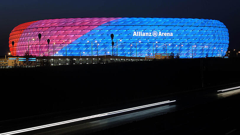 Die Allianz Arena in Rot und Blau: Der Mietvertrag des TSV 1860 München soll beendet werden.