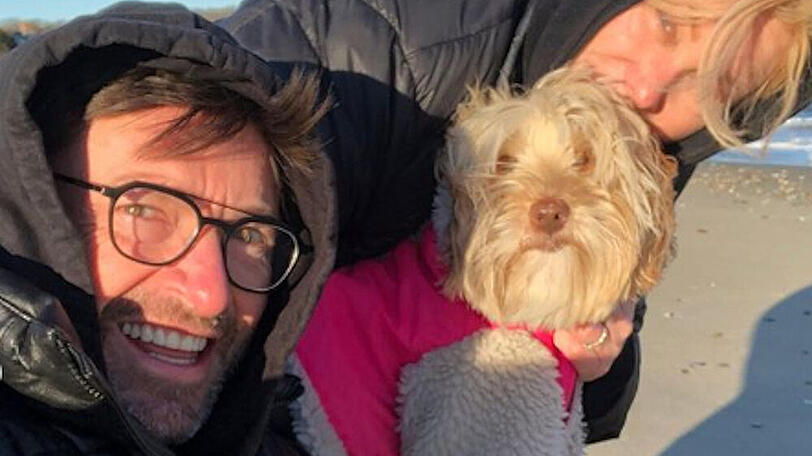 Hugh Jackman geht auch bei Eiseskälte an den Strand