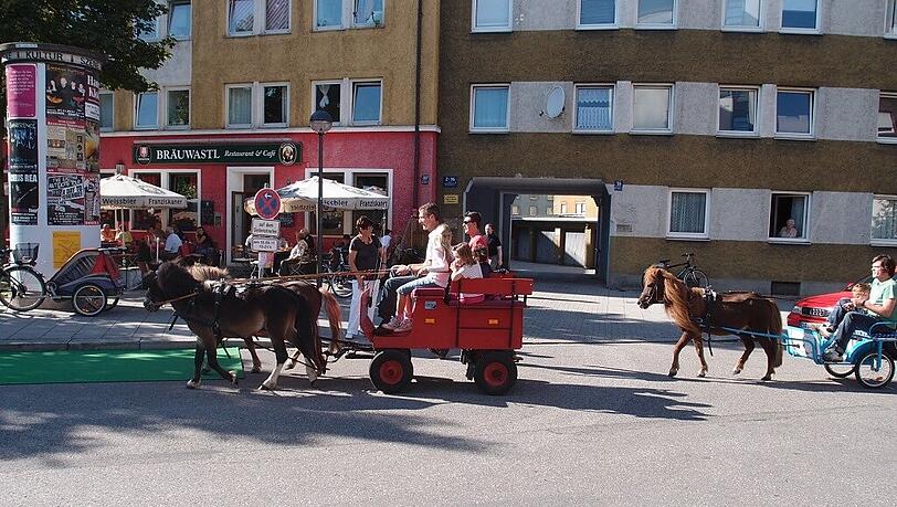 Auch beim Stadtteilfest am Hans-Mielich-Platz am 26. Juli ist der Verein vor Ort. Auch beim Stadtteilfest am Hans-Mielich-Platz am 26. Juli ist der Verein vor Ort.