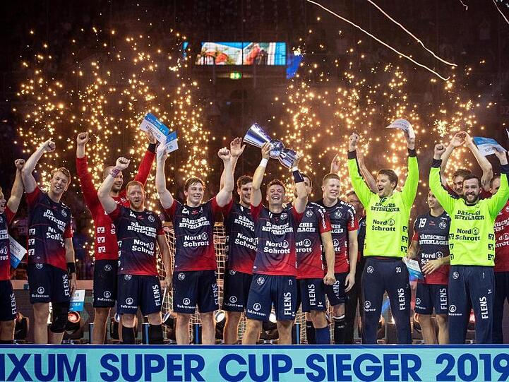 Die SG Flensburg-Handewitt holte den ersten Titel der Saison.