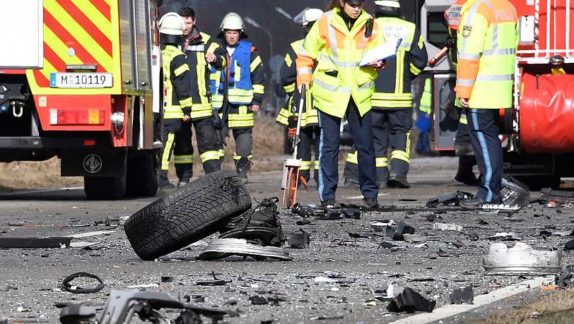 Bilder vom Unfallort in Sauerlach. Bilder vom Unfallort in Sauerlach.
