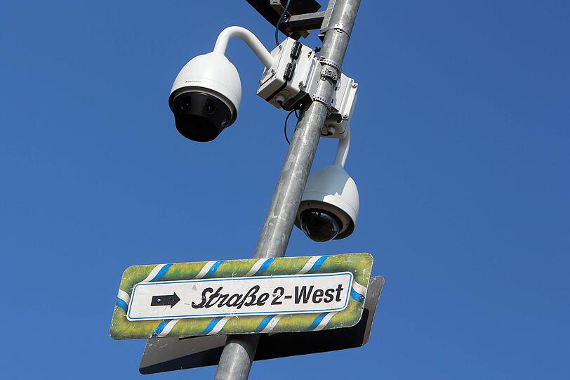 54 Videokameras sind zur Sicherheit auf dem Oktoberfest installiert. 54 Videokameras sind zur Sicherheit auf dem Oktoberfest installiert.