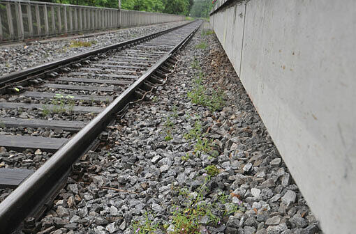 Bahnmitarbeiter hatten die Beamten in der Nacht zum Sonntag gerufen, nachdem sie jemanden im Gleisbereich gesehen hatten (Archivbild).