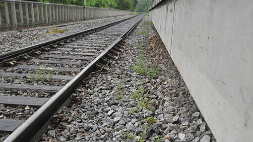 Bahnmitarbeiter hatten die Beamten in der Nacht zum Sonntag gerufen, nachdem sie jemanden im Gleisbereich gesehen hatten (Archivbild). Bahnmitarbeiter hatten die Beamten in der Nacht zum Sonntag gerufen, nachdem sie jemanden im Gleisbereich gesehen hatten (Archivbild).