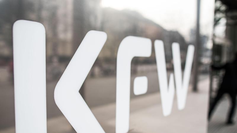 Das Logo der KfW an der Zentrale der KfW Bankengruppe. Foto: Frank Rumpenhorst/dpa/Archivbild Das Logo der KfW an der Zentrale der KfW Bankengruppe. Foto: Frank Rumpenhorst/dpa/Archivbild