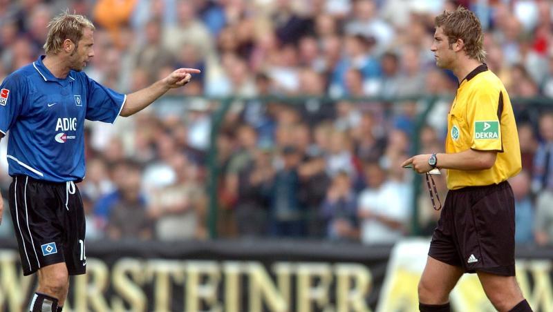 Vor 15 Jahren sorgte Schiedsrichter Robert Hoyzer beim Pokalspiel zwischen Paderborn und dem HSV für einen Skandal. Vor 15 Jahren sorgte Schiedsrichter Robert Hoyzer beim Pokalspiel zwischen Paderborn und dem HSV für einen Skandal.