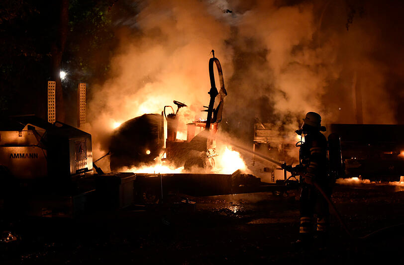 Die Bilder vom Feuerwehreinsatz in der Siemensallee.