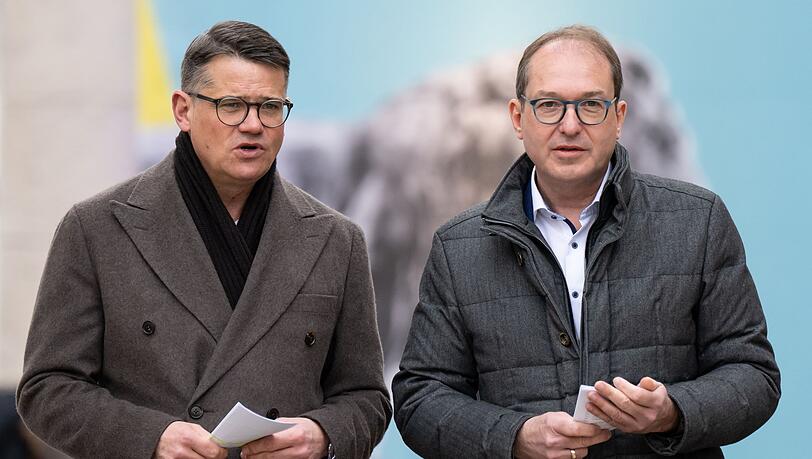 Hessens Ministerpräsident Boris Rhein (l) und CSU-Landesgruppenchef Alexander Dobrindt sind auf der Klausur in Seeon bereits im Wahlkampfmodus