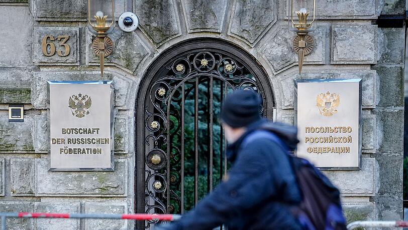 Die Bundesregierung ordnet dem russischen Militärgeheimdienstes GRU konkret zwei hybride Angriffe zu. Die Bundesregierung ordnet dem russischen Militärgeheimdienstes GRU konkret zwei hybride Angriffe zu.