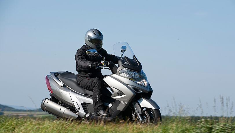 Ein ordentlicher Brummer: Der Kymco Myroad 700i bringt es auf stolze 59 PS aus zwei Zylindern.