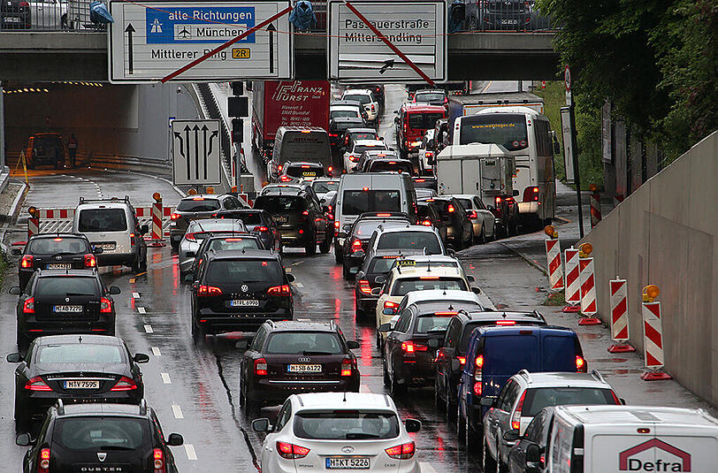 Stau auf dem mittleren Ring - Für Münchner leider ein beinahe tägliches Ärgernis.
