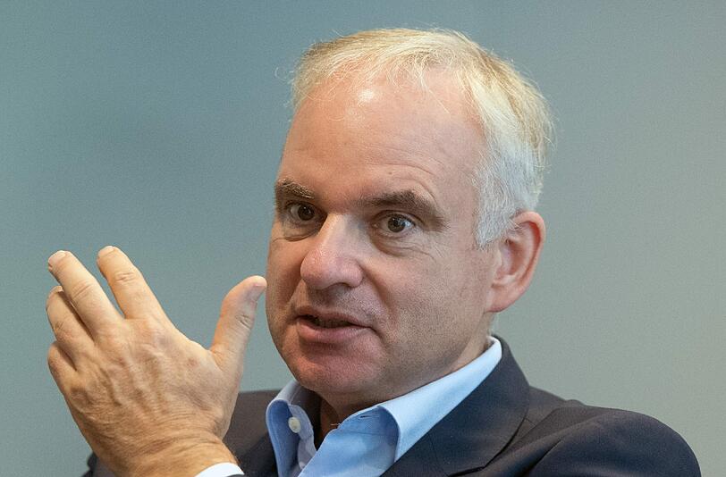 Der Vorstandsvorsitzende von Eon, Johannes Teyssen, während eines dpa-Interviews in Berlin. Foto: Soeren Stache